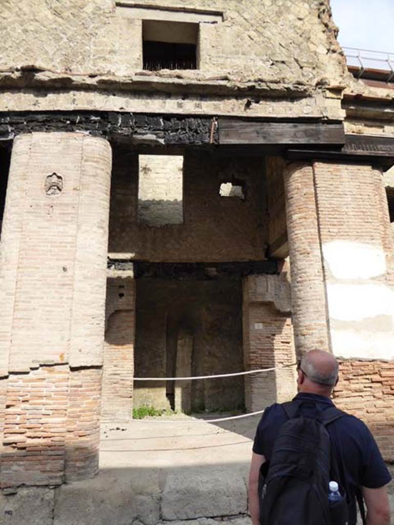 Decumanus Maximus, Herculaneum, October 2014. Building on north side of the Decumanus Maximus, doorway numbered 5.